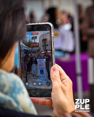 La remise des lots de la chasse au trésor a attiré toutes les attentions dans la grande rue d’Oullins