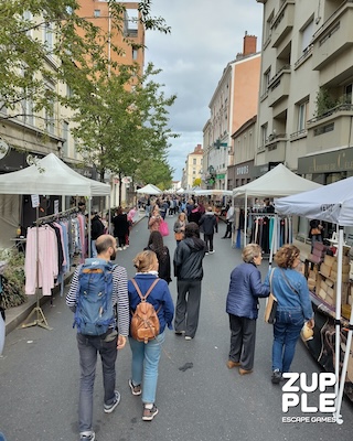 La grande rue d’Oullins pendant la braderie Automnales 2025
