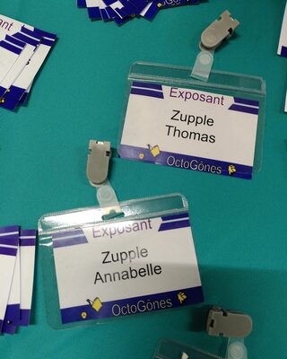Les badges d’exposants de Thomas et Annabelle.