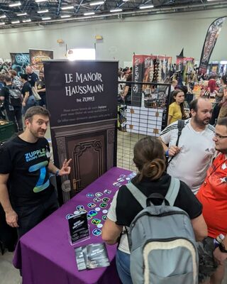 La foule des visiteurs devant le stand Zupple, au Double Mixte.